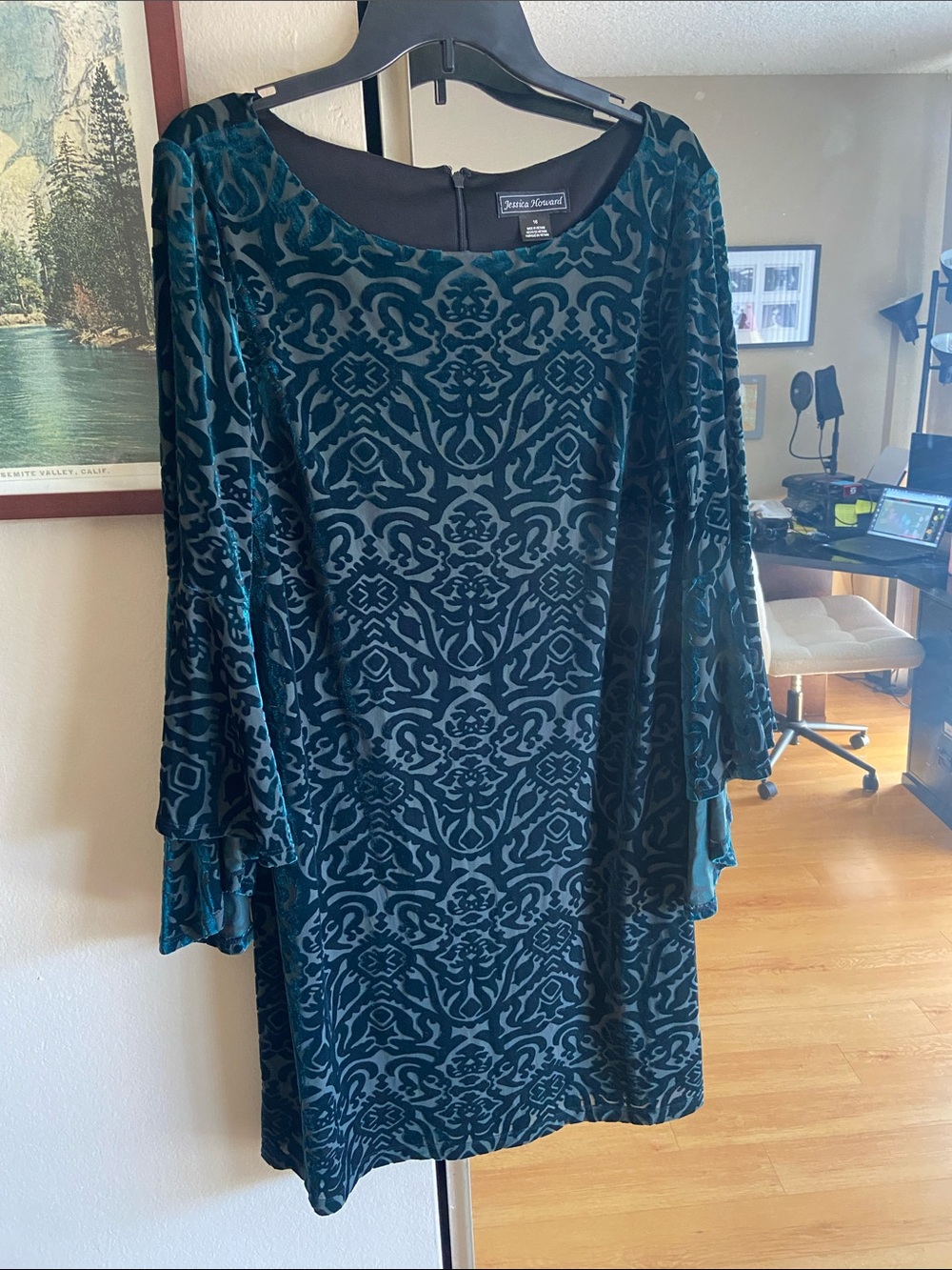 Jessica Howard Teal Velvet Burnout Shift Dress with Bell Sleeves sz 16